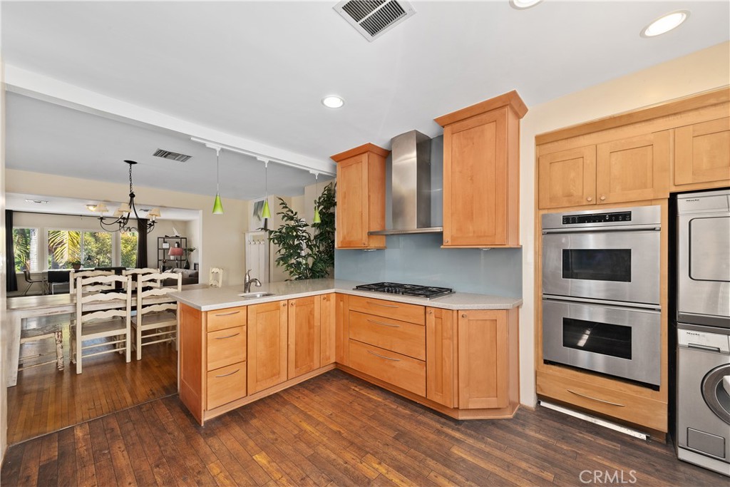 933 N Harper Avenue Property Photo 26