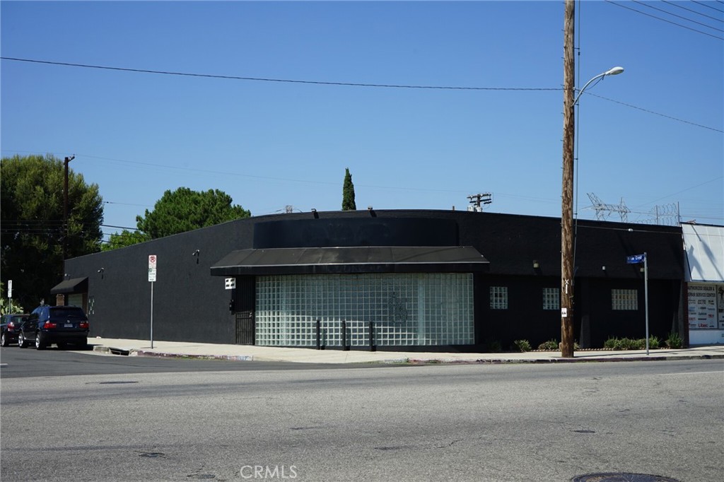 10623 Burbank Boulevard Property Photo 1