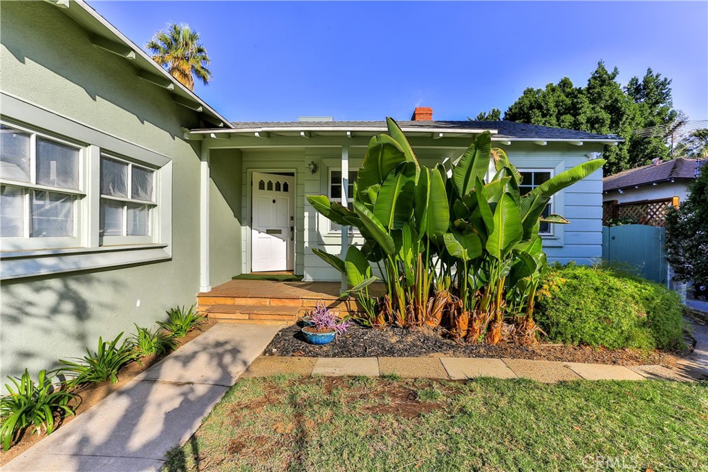 6244 Ventura Canyon Avenue Property Photo