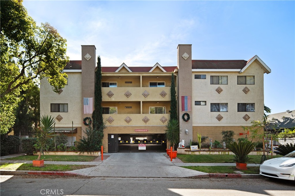 420 W Windsor Road Property Photo 1