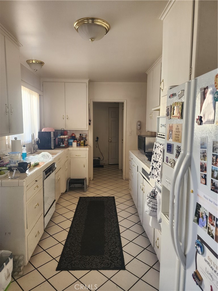 10217 Lemona Avenue Property Photo