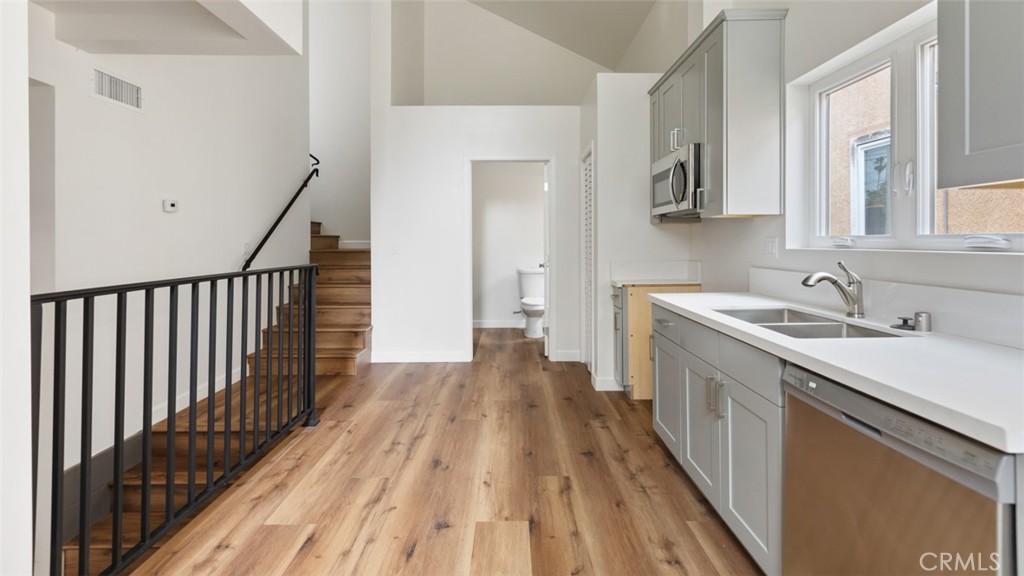 5507 5509 S Manhattan Place Property Photo