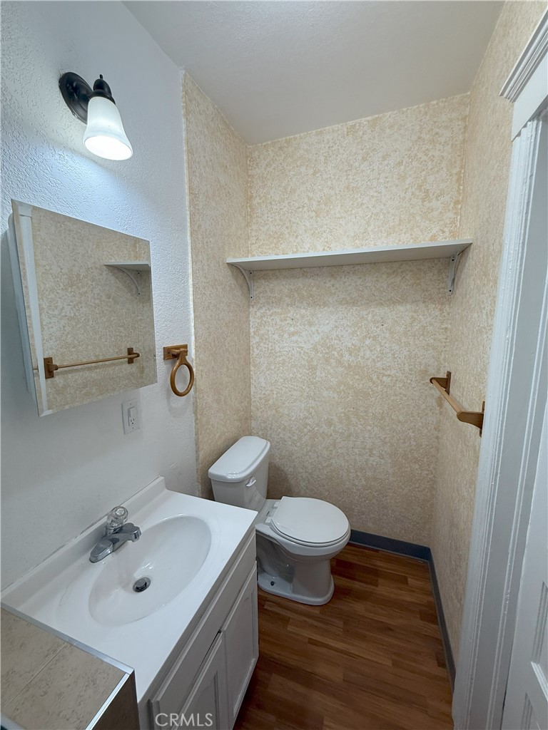 1946 New England St 1/2 Property Photo 11