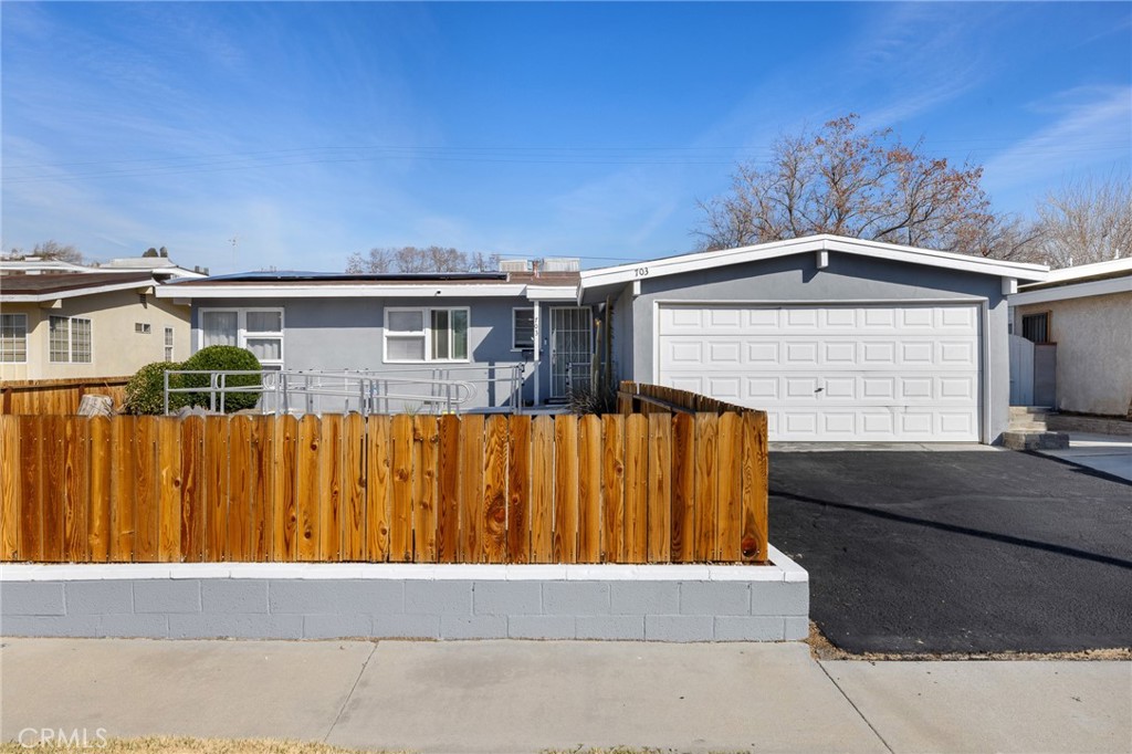 703 W Avenue H8 Property Photo 1