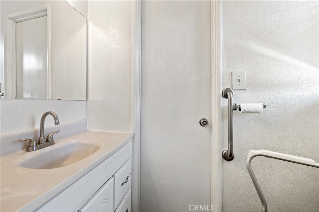 703 W Avenue H8 Property Photo 15