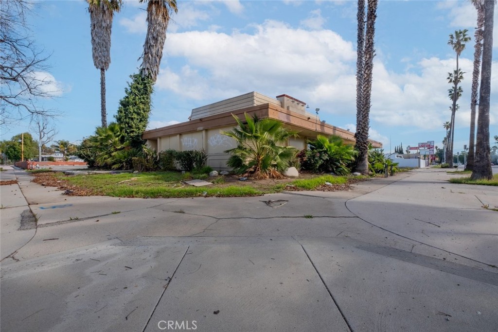 16955 Sherman Way Property Photo