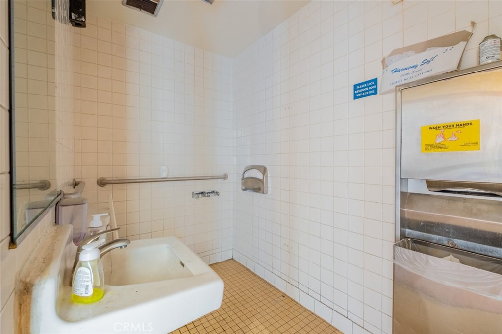 16955 Sherman Way Property Photo 14