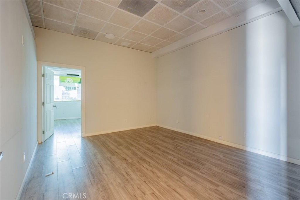 16955 Sherman Way Property Photo 15