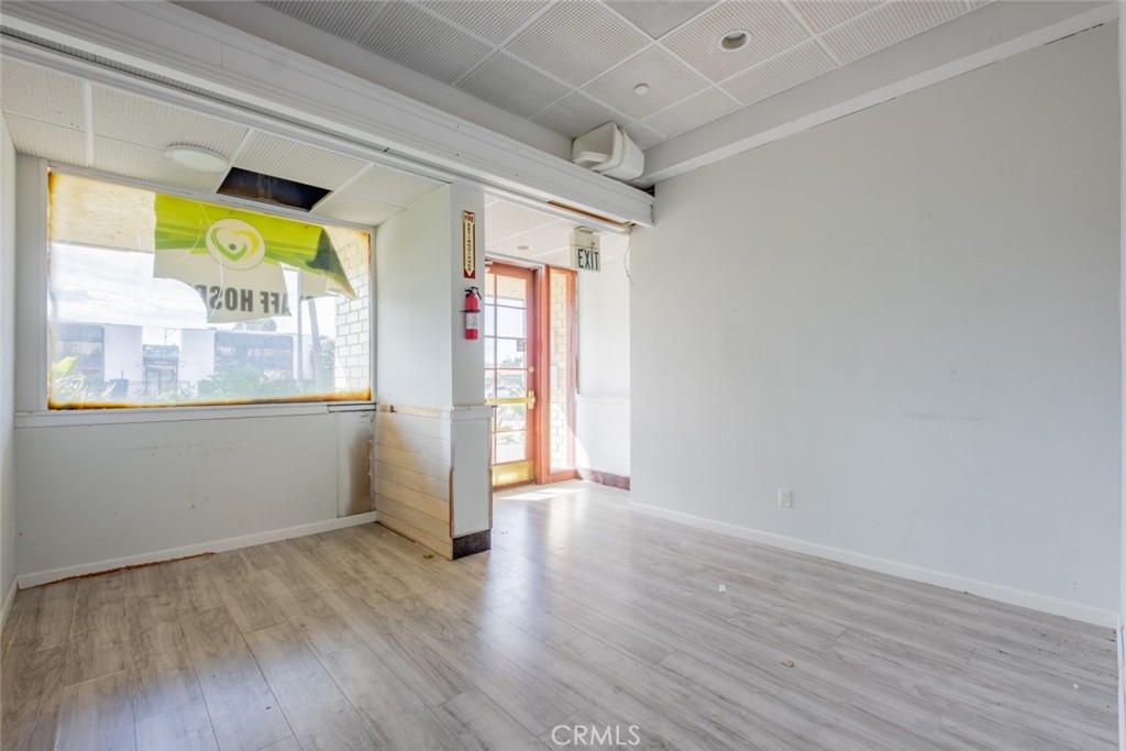 16955 Sherman Way Property Photo 17