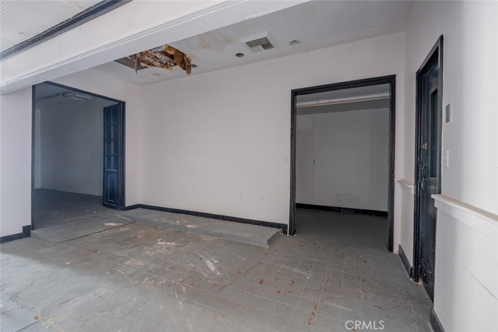 16955 Sherman Way Property Photo 23