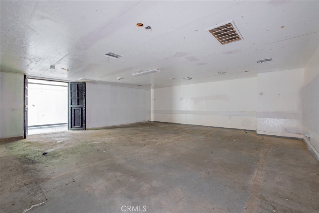 16955 Sherman Way Property Photo 25