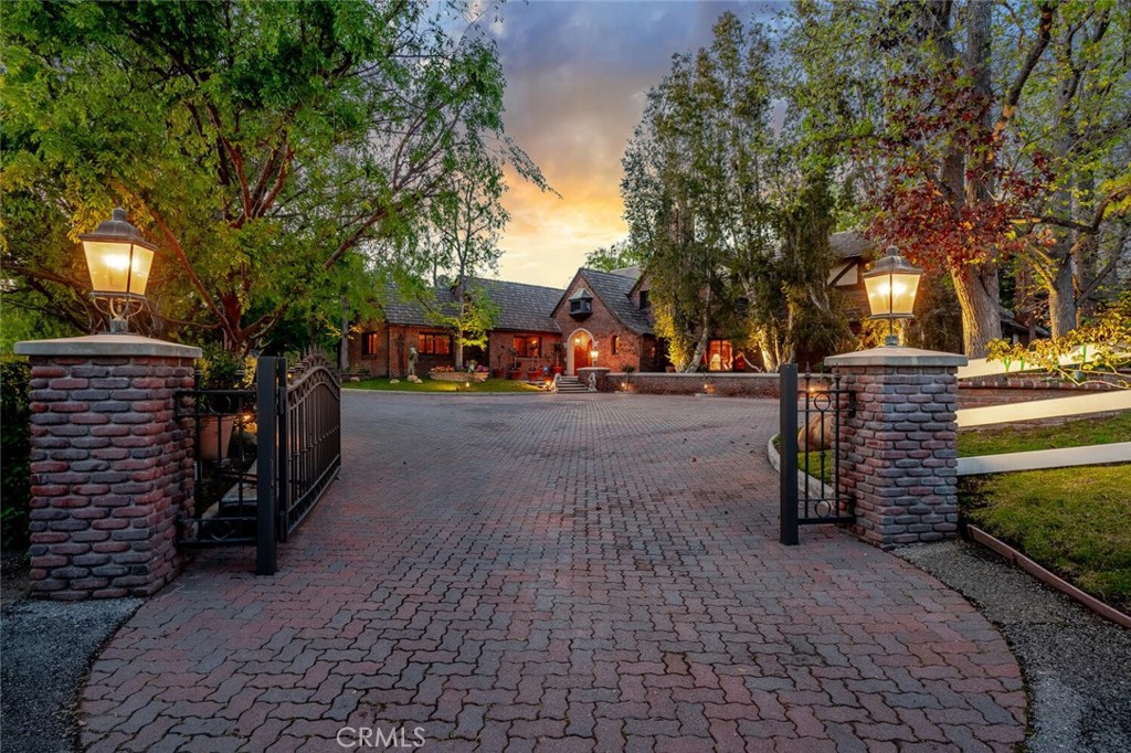 24363 Rolling View Road Property Photo