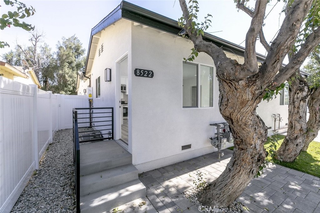 8522 Saloma Avenue Property Photo