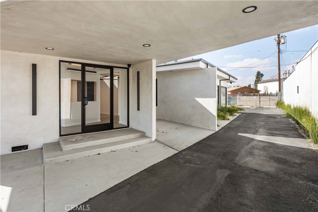 8809 Sunland Boulevard Property Photo