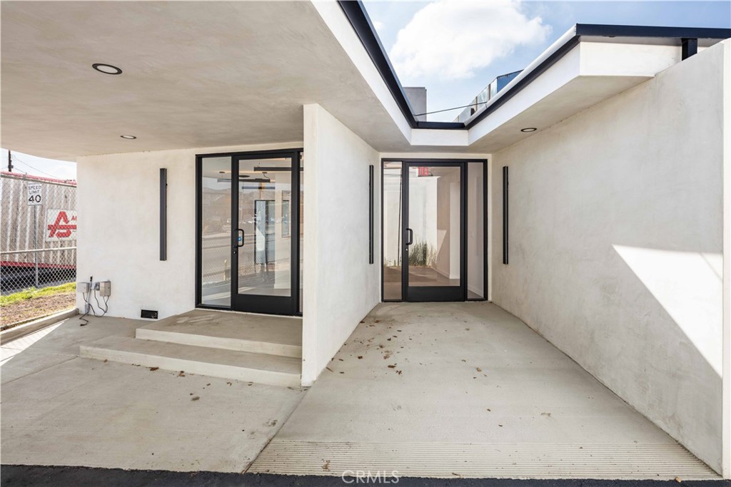 8809 Sunland Boulevard Property Photo 2