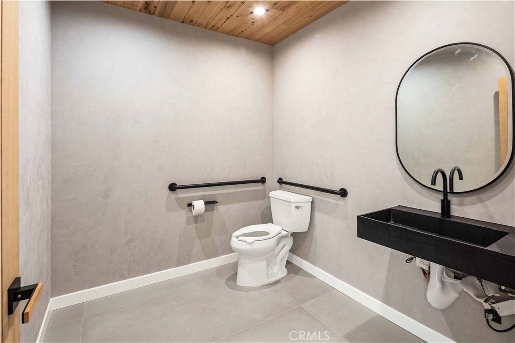 8809 Sunland Boulevard Property Photo 9