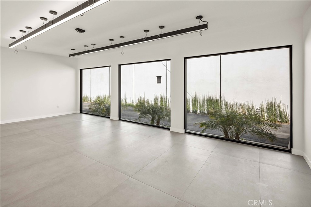 8809 Sunland Boulevard Property Photo 11