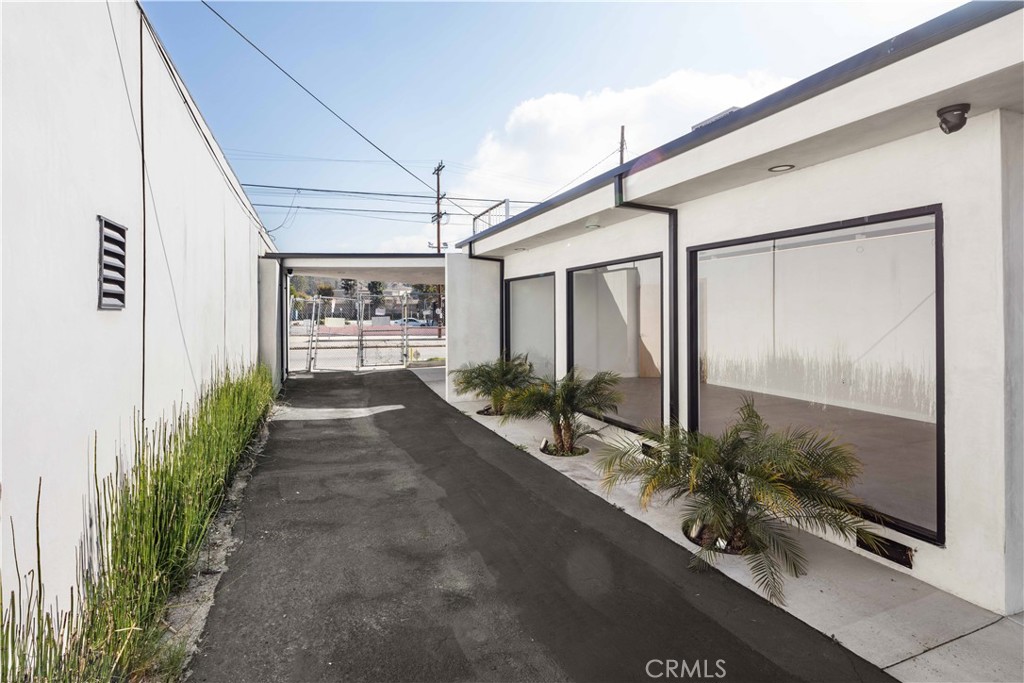 8809 Sunland Boulevard Property Photo 18