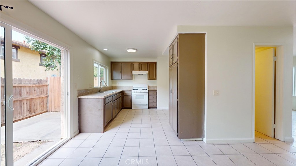 7938 Midhurst Drive Property Photo 9