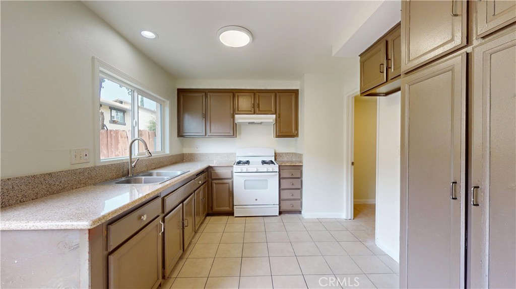 7938 Midhurst Drive Property Photo 10