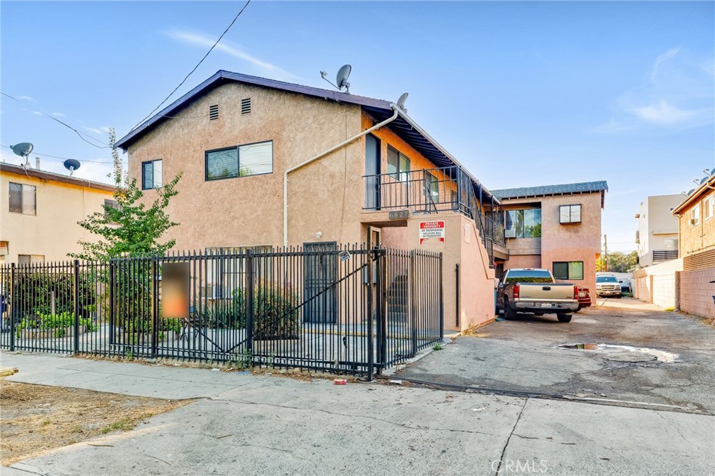 6827 Radford Avenue Property Photo