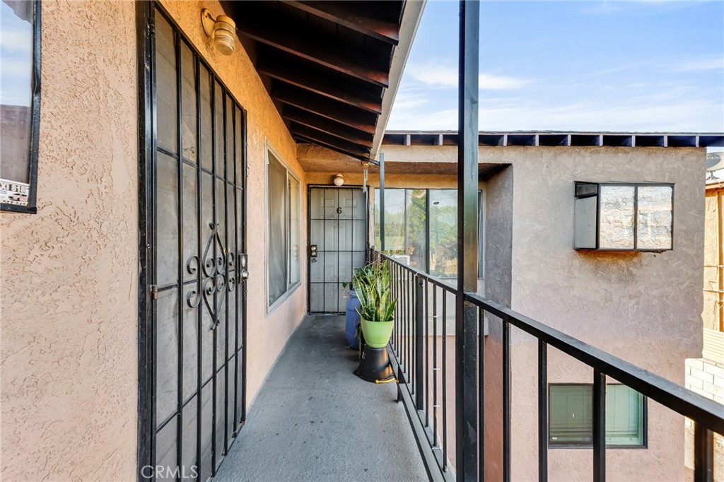 6827 Radford Avenue Property Photo 8