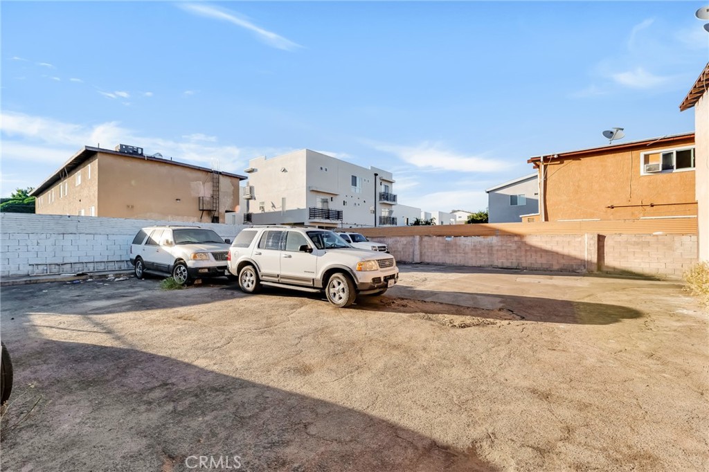 6827 Radford Avenue Property Photo 11