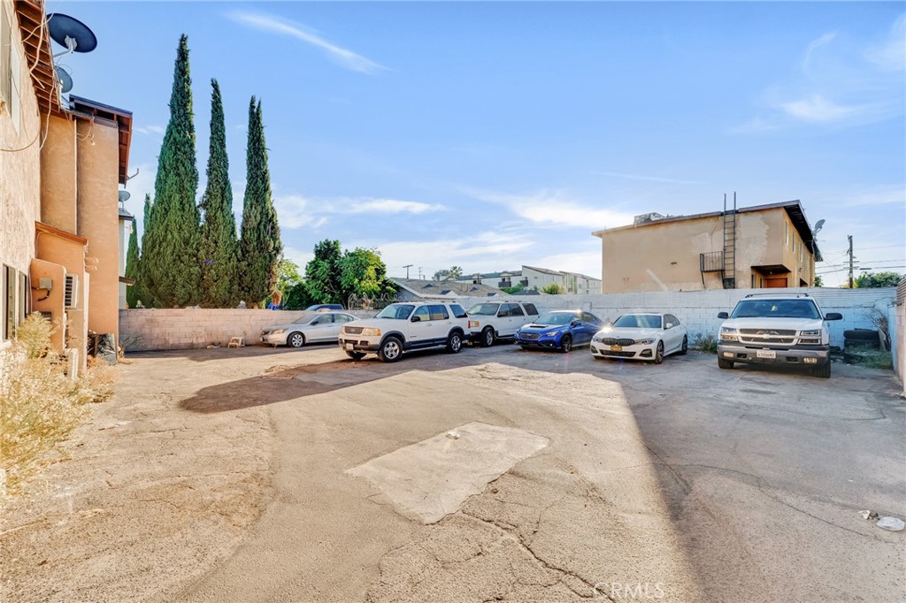 6827 Radford Avenue Property Photo 12