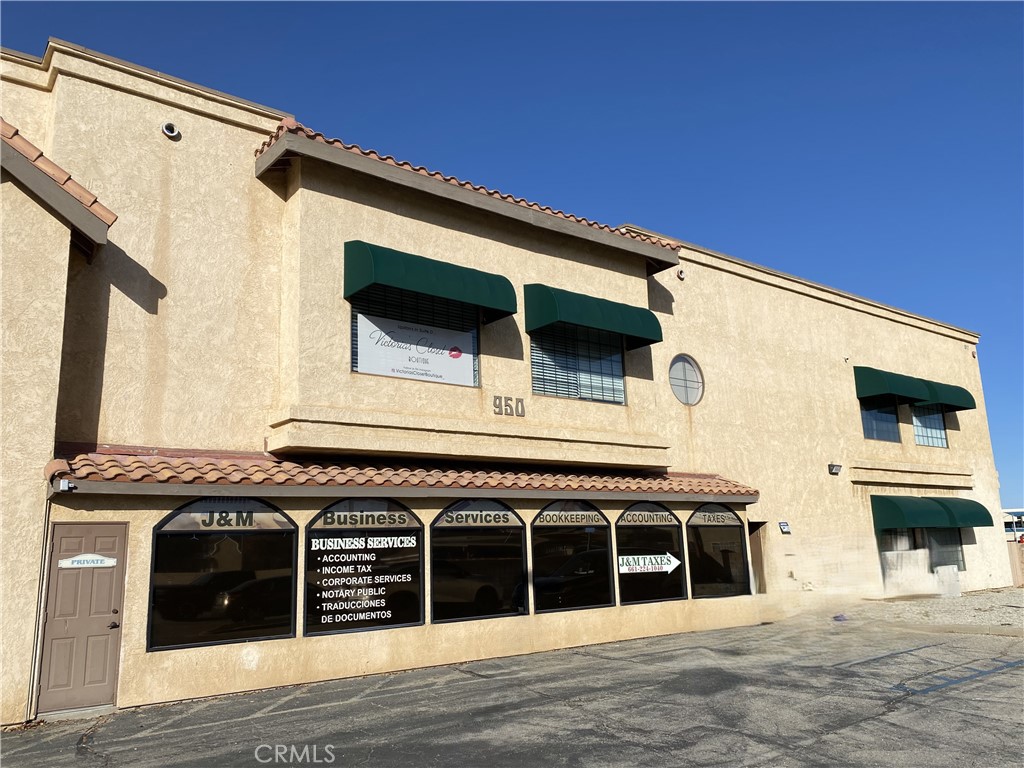 950 E Palmdale Boulevard Property Photo 2