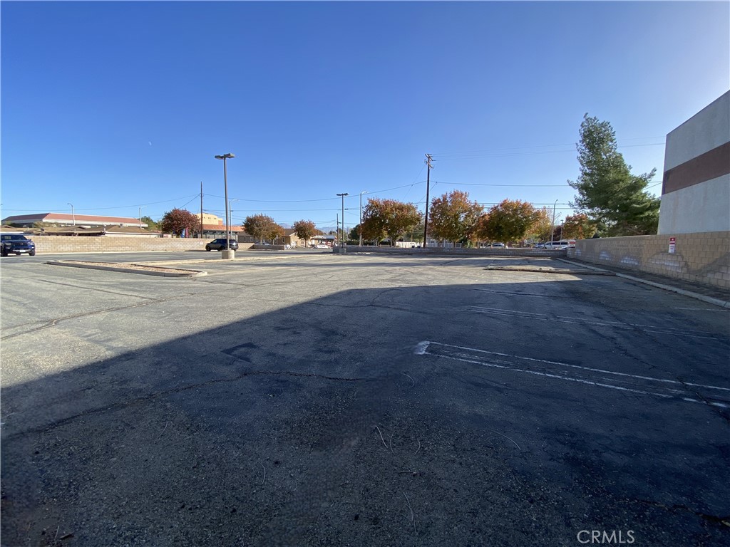 950 E Palmdale Boulevard Property Photo 6
