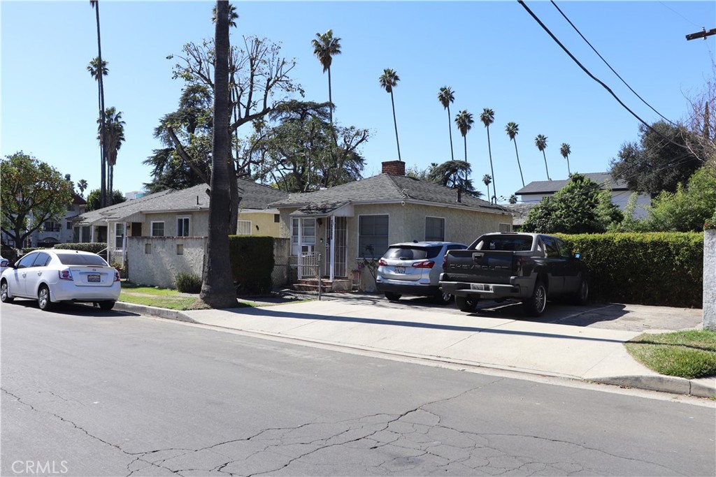 16805 Sherman Way Property Photo 3