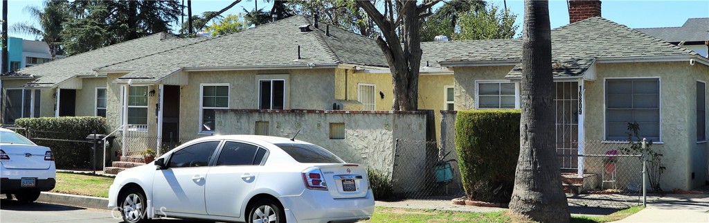 16805 Sherman Way Property Photo 4