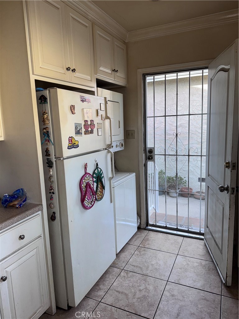 16805 Sherman Way Property Photo 7