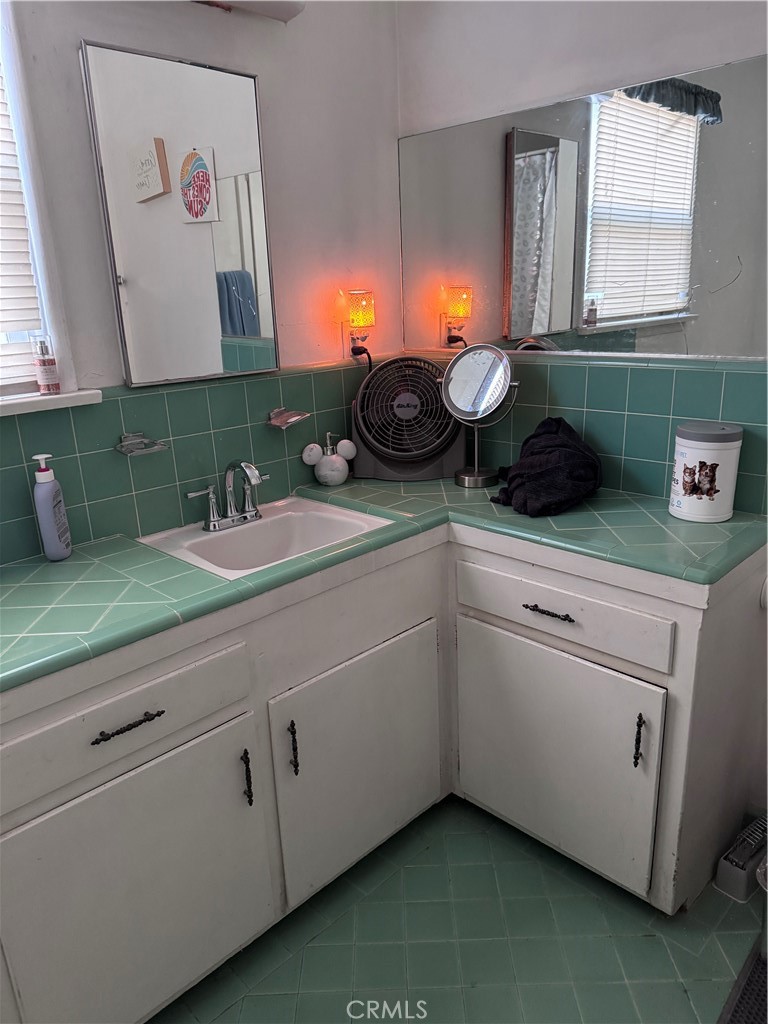16805 Sherman Way Property Photo 17