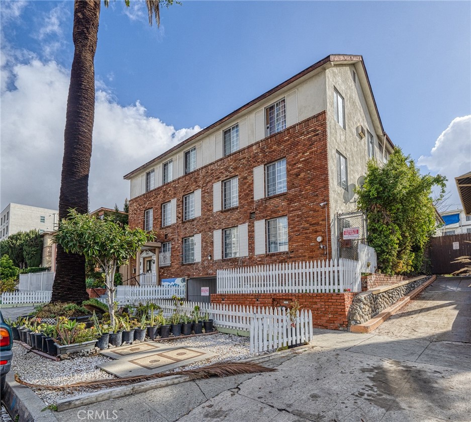 248 S Occidental Boulevard Property Photo 3