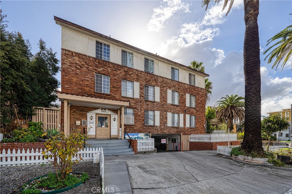 248 S Occidental Boulevard Property Photo 4
