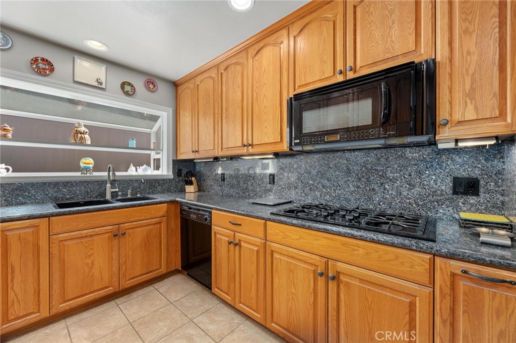19046 Schoenborn Street Property Photo 10
