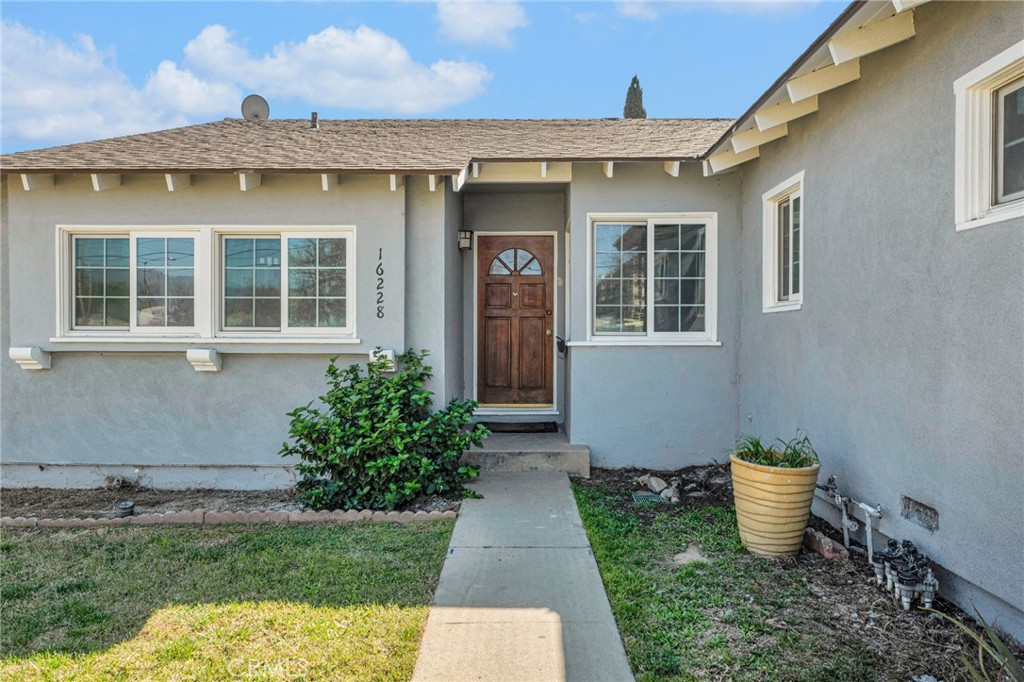16228 San Fernando Mission Boulevard Property Photo 4