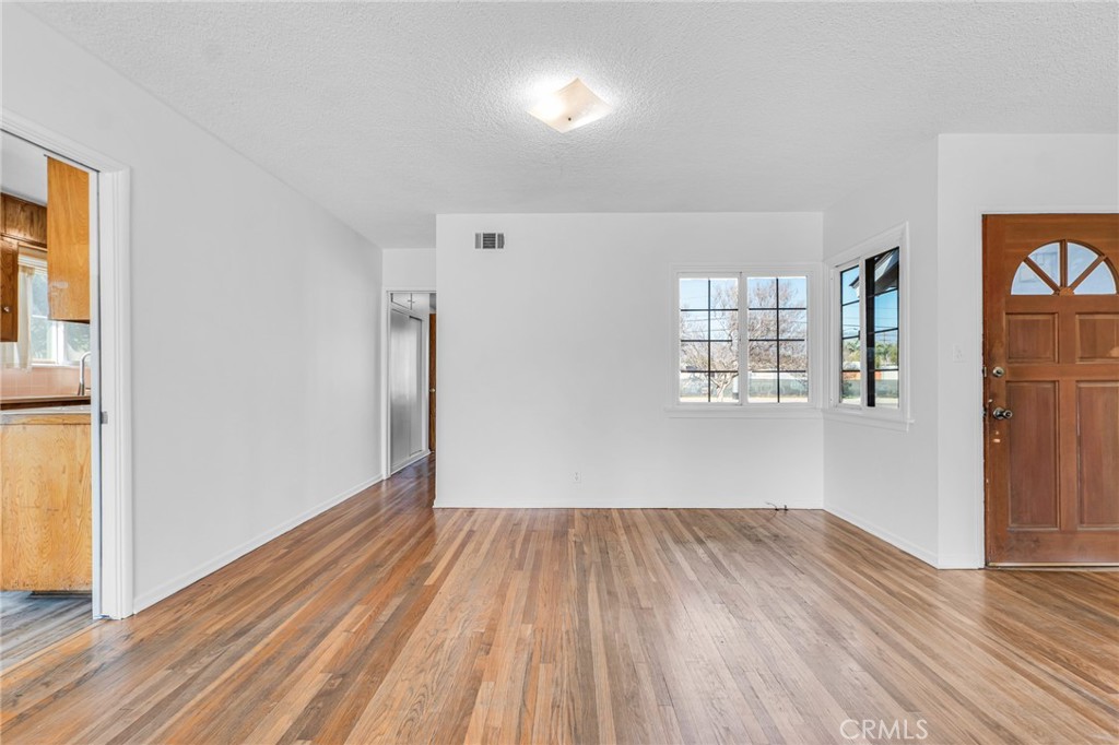 16228 San Fernando Mission Boulevard Property Photo 12