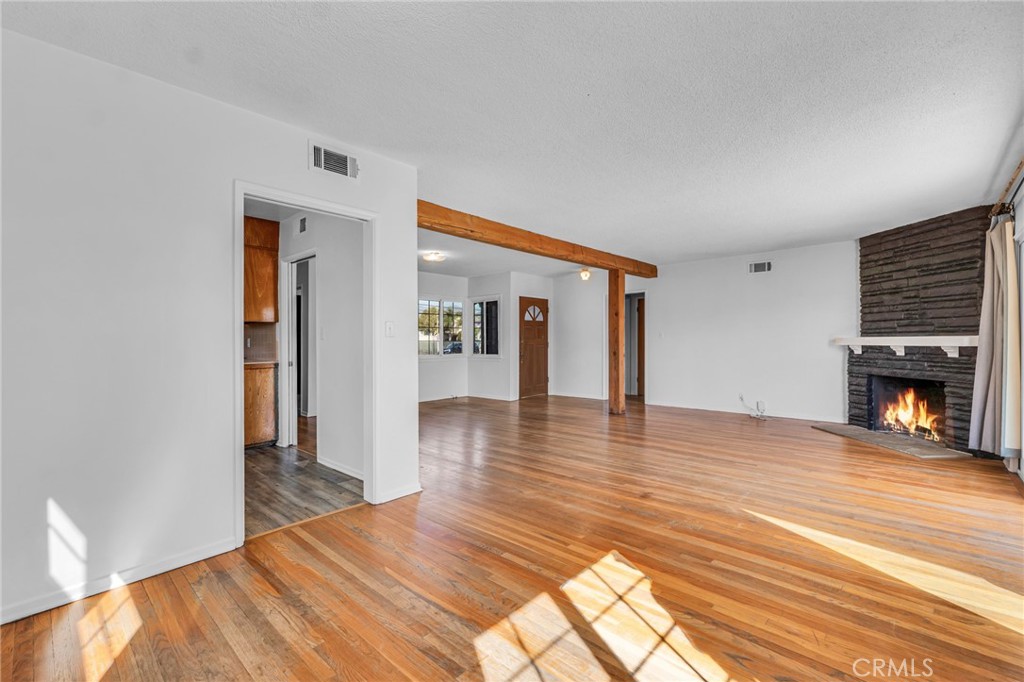 16228 San Fernando Mission Boulevard Property Photo 13