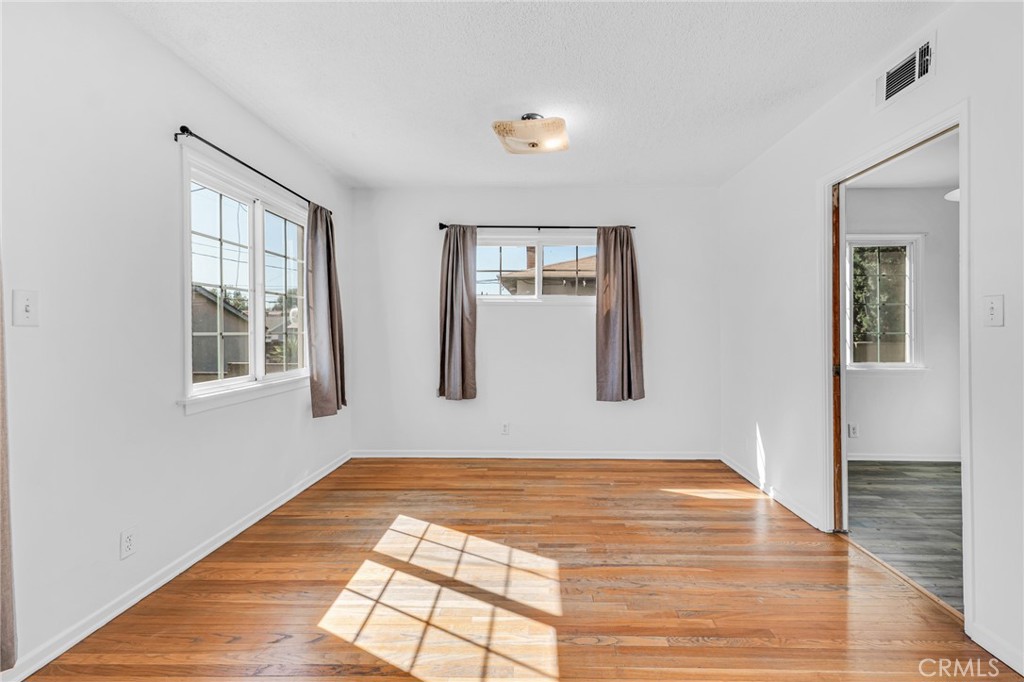16228 San Fernando Mission Boulevard Property Photo 14