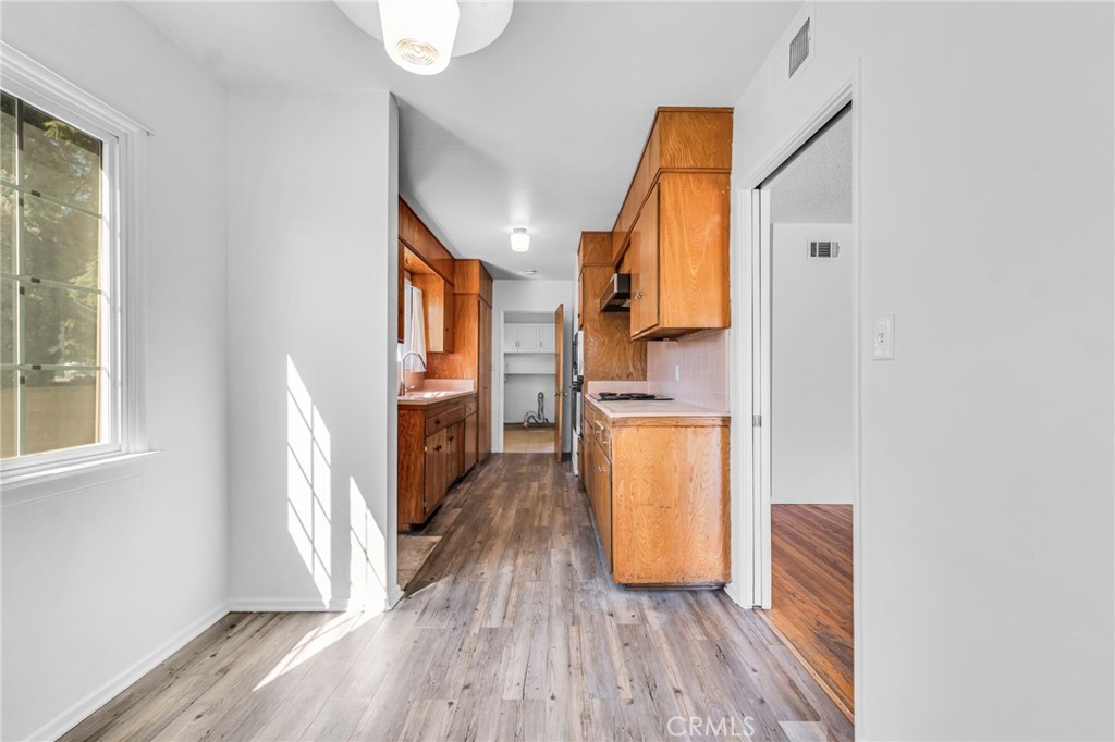 16228 San Fernando Mission Boulevard Property Photo 15