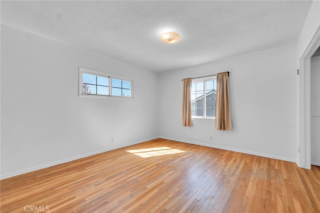 16228 San Fernando Mission Boulevard Property Photo 26