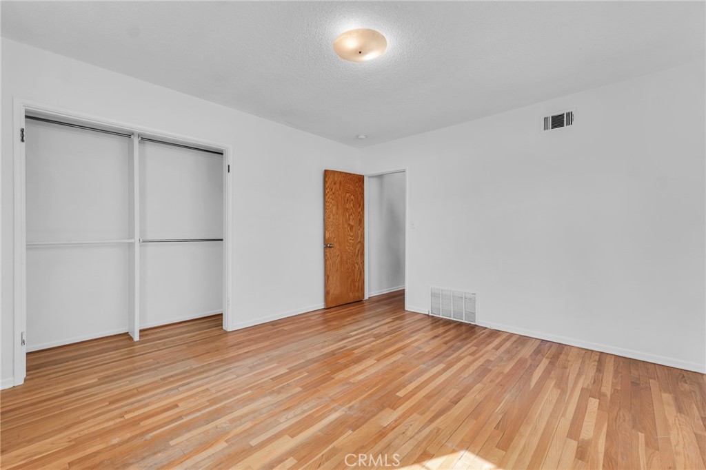 16228 San Fernando Mission Boulevard Property Photo 27