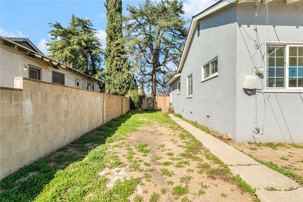 16228 San Fernando Mission Boulevard Property Photo 34