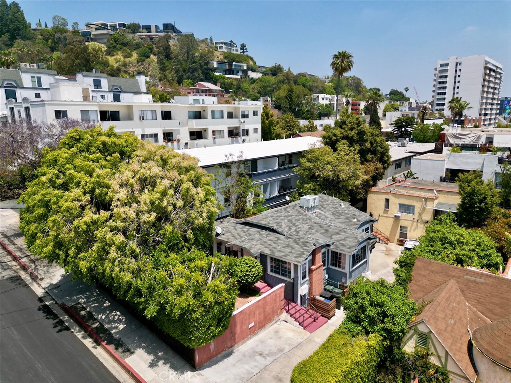 1204 N Clark Street Property Photo