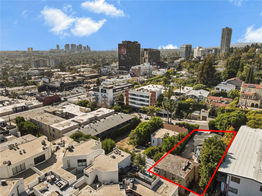 1204 N Clark Street Property Photo 8