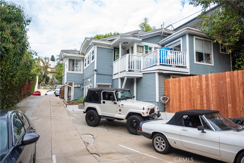 1204 N Clark Street Property Photo 11