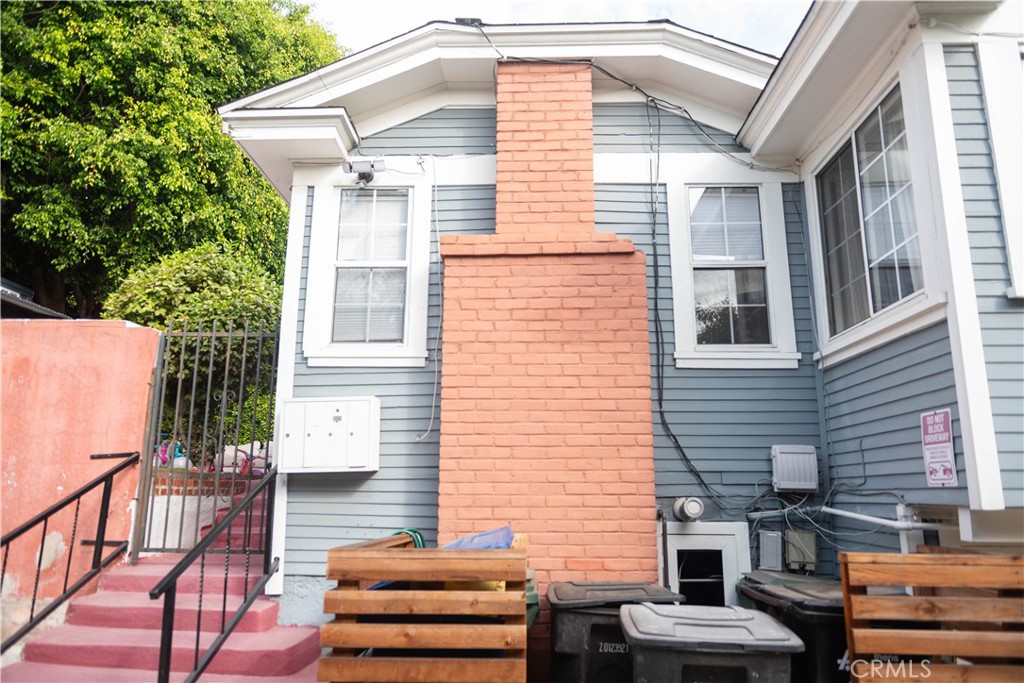 1204 N Clark Street Property Photo 14