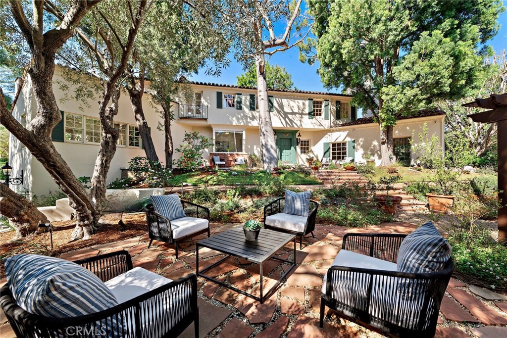 La Canada Unified Real Estate Listings Main Image